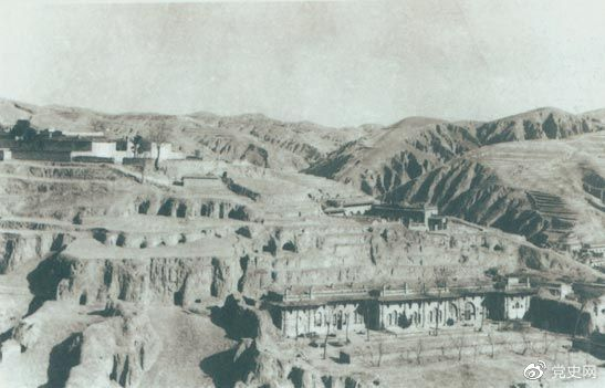 1947年12月25日至28日，中共中央在陜北米脂楊家溝召開擴(kuò)大會(huì)議（十二月會(huì)議）。圖為會(huì)議會(huì)址。