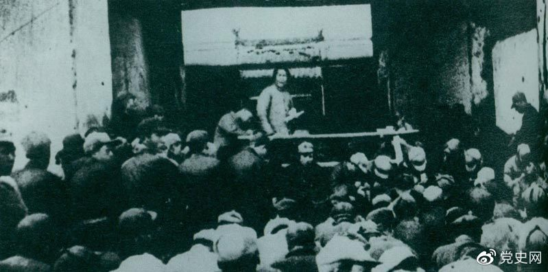 1935年12月27日，毛澤東在陜北瓦窯堡黨的活動(dòng)分子會(huì)議上作《論反對(duì)日本帝國(guó)主義的策略》報(bào)告。